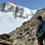 Couloir Est de l’Hinteres-Fiesherhorn vu depuis la Cabane finsteraarhornhuette